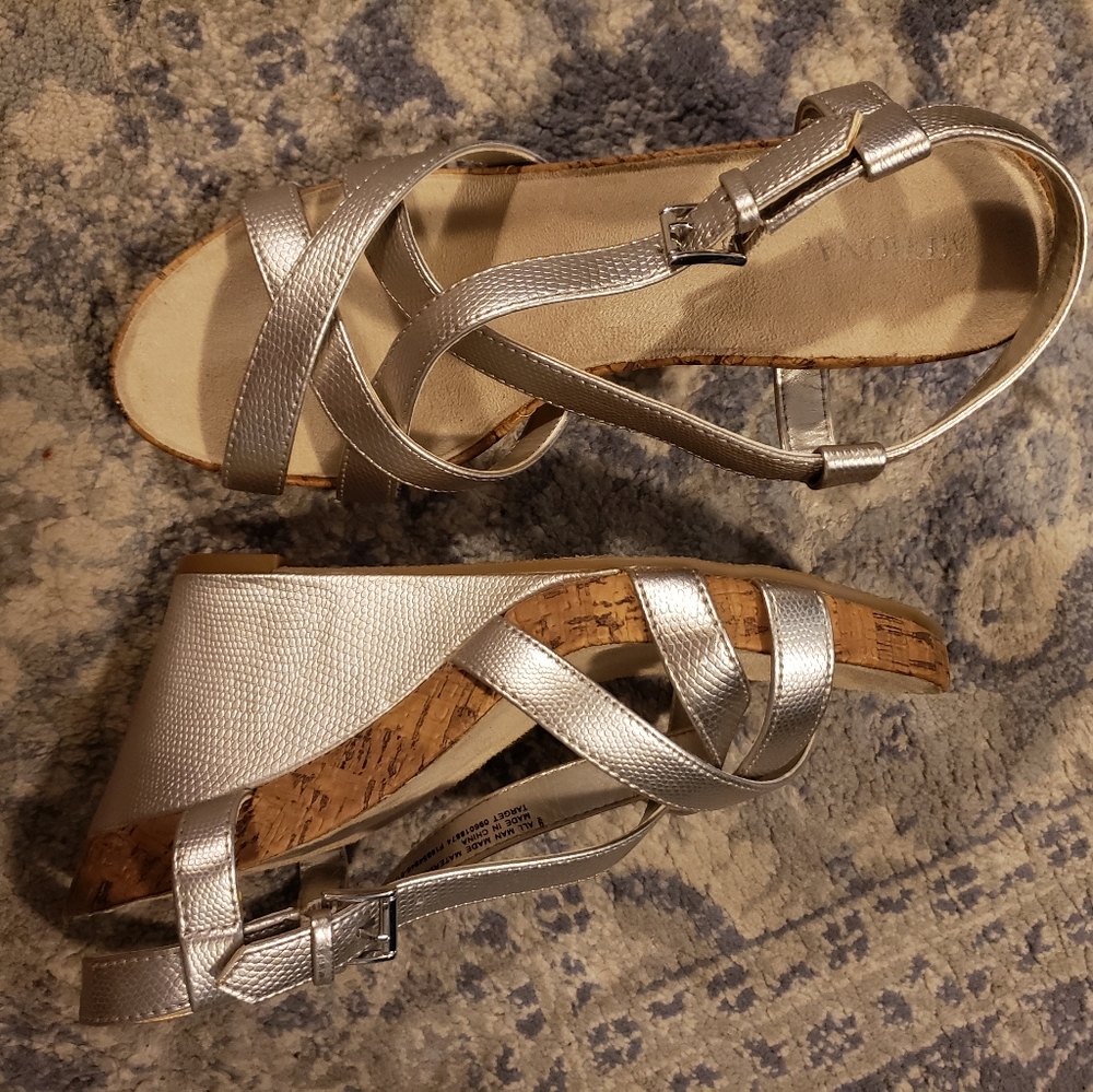 Beautiful Merona Metallic Pewter Strap and Cork Wedges. SIZE 9. Like knew!